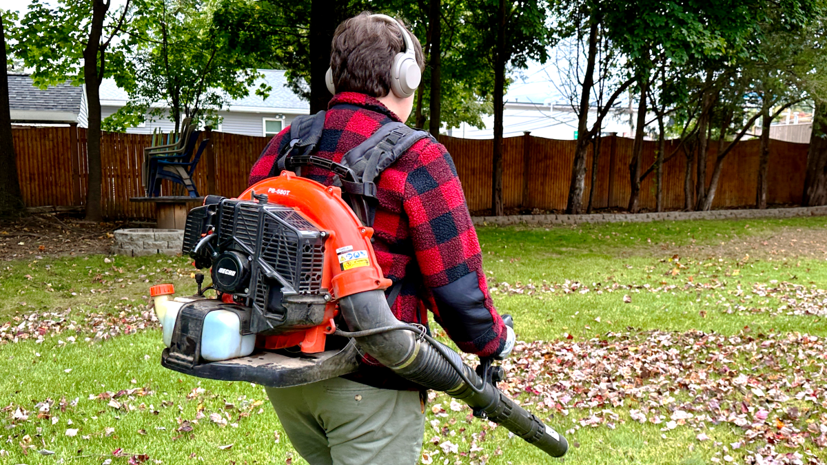 Gas powered discount leaf blower backpack